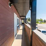 Hinton Highway Inn