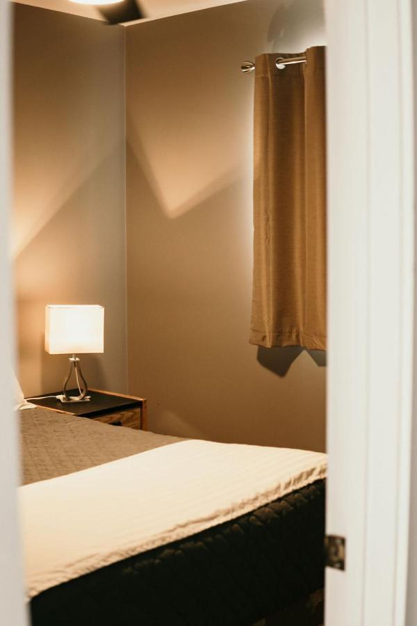 Highway Motel 2*