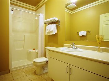 Best Canadian Motor Hotel 3*