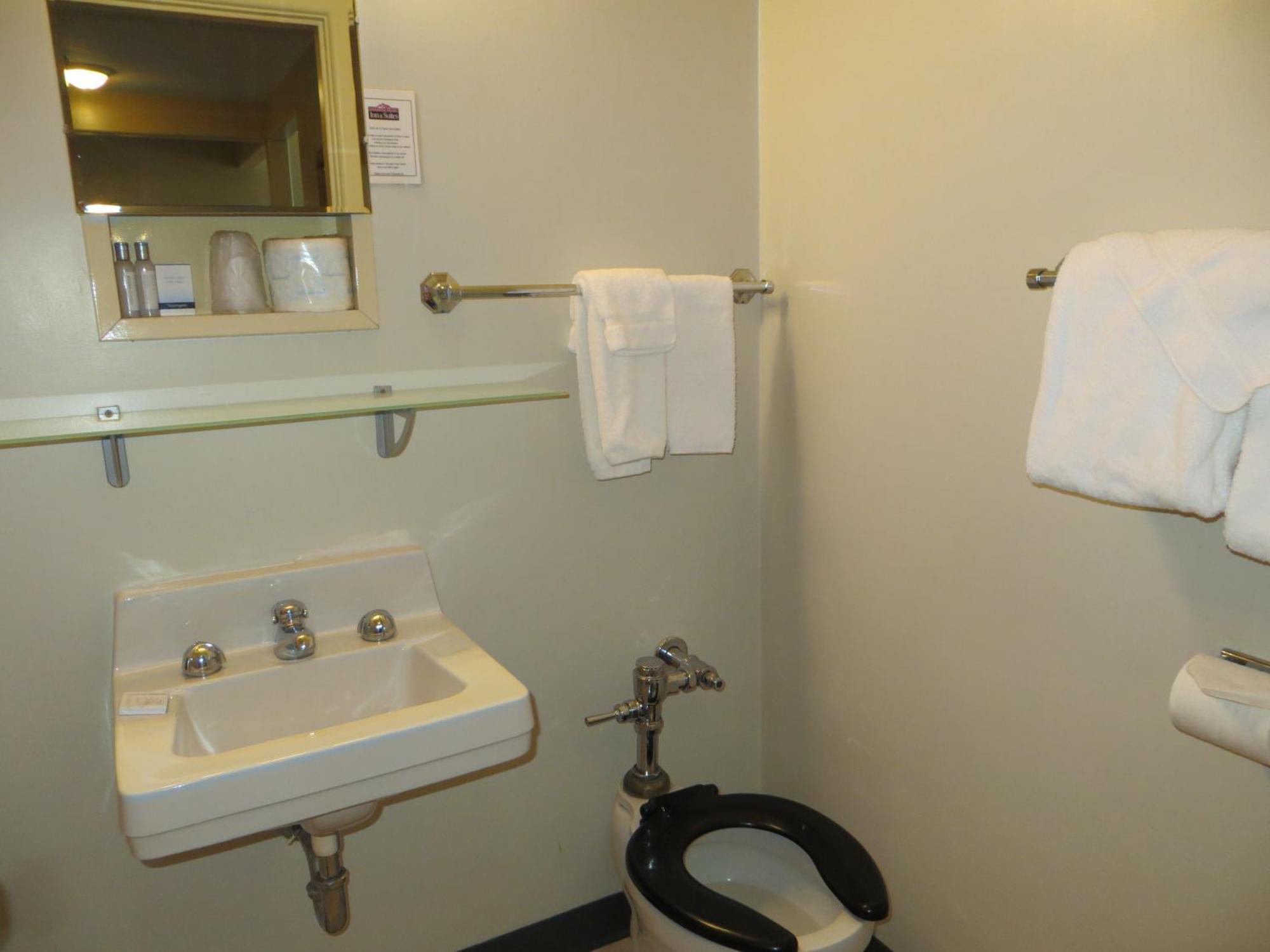 Athabasca Valley & Hotel 3*
