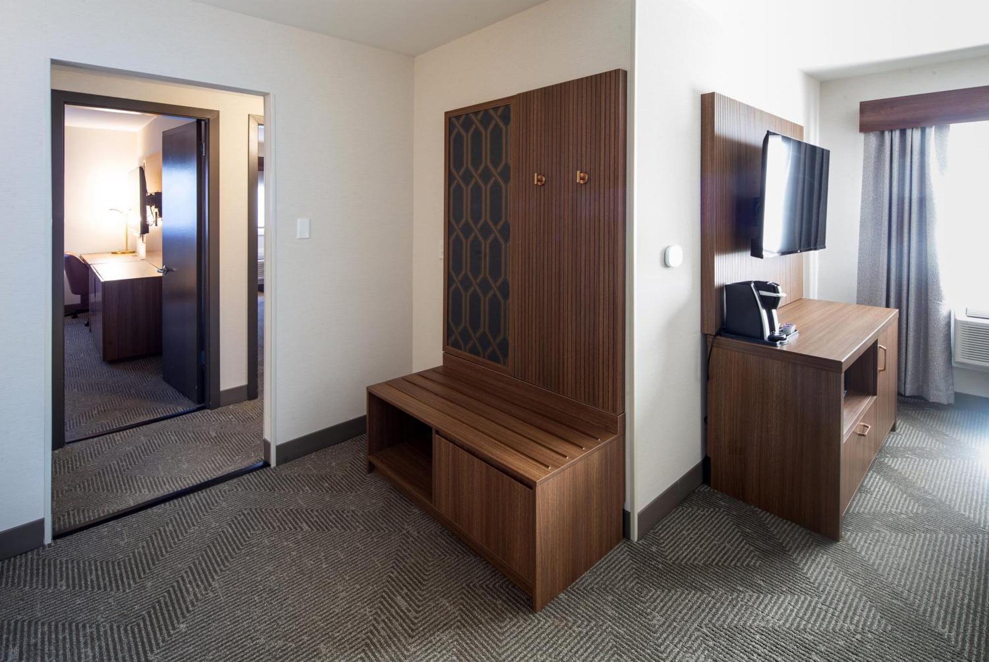 Hotel By Ihg