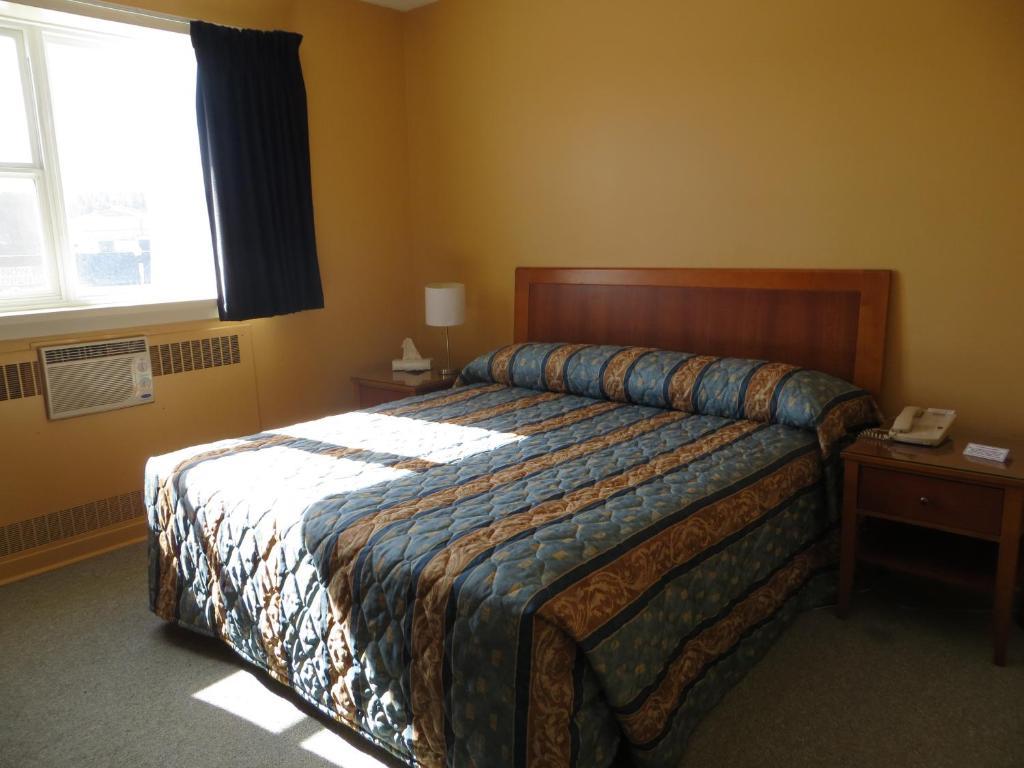 Athabasca Valley & Hotel