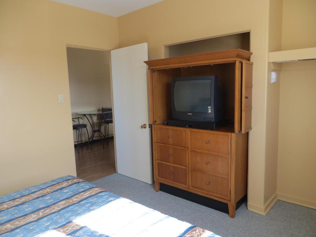 Athabasca Valley & Hotel
