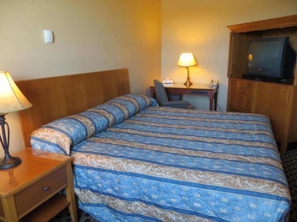 Athabasca Valley & Hotel