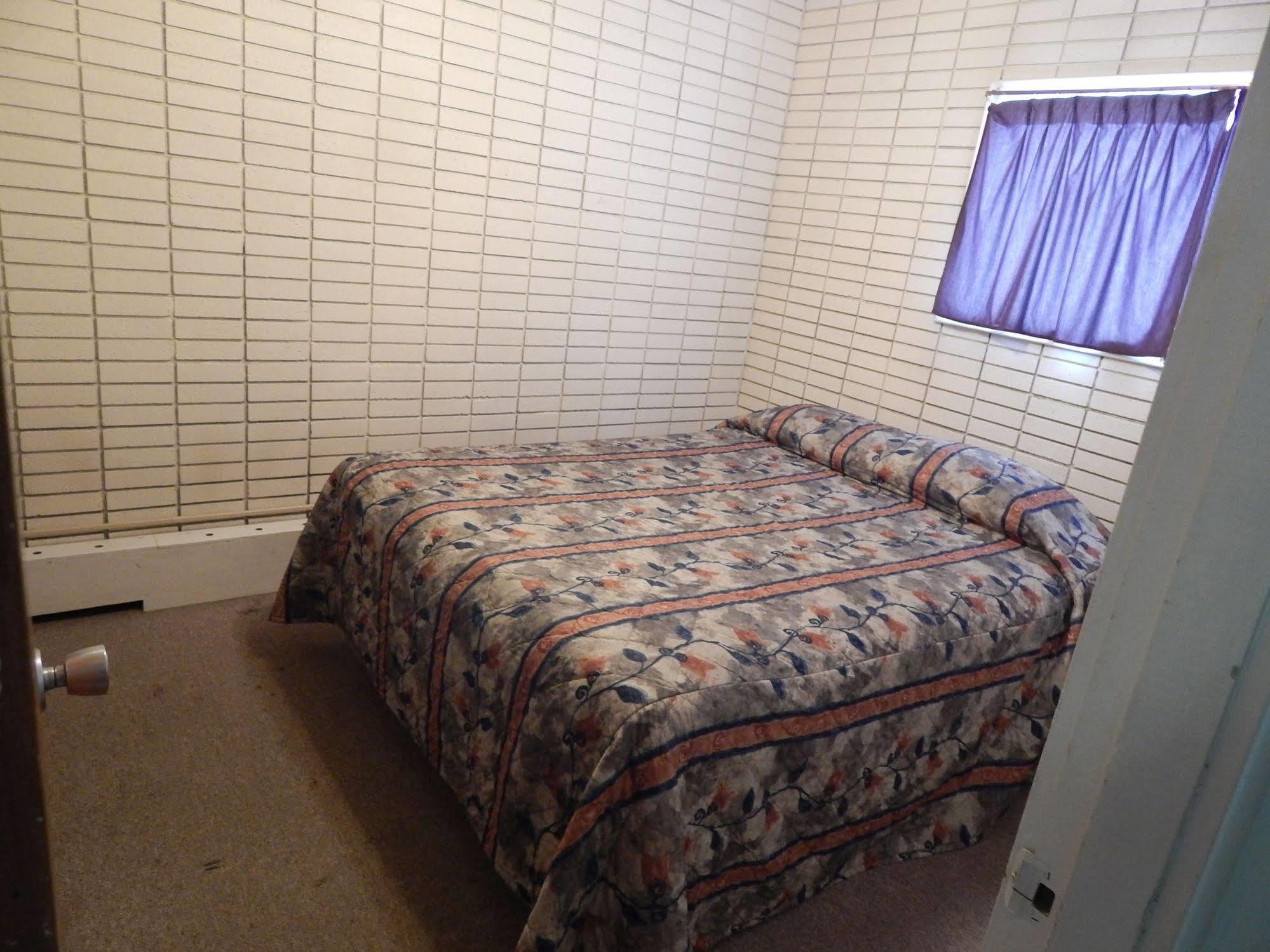 Highway Motel 2*